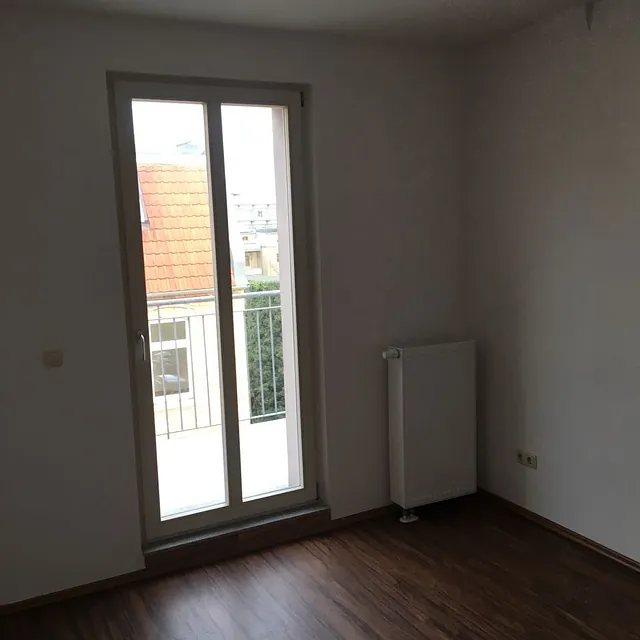 Dachgeschosswohnung mit Balkon – Ernst-Toller-Straße 17